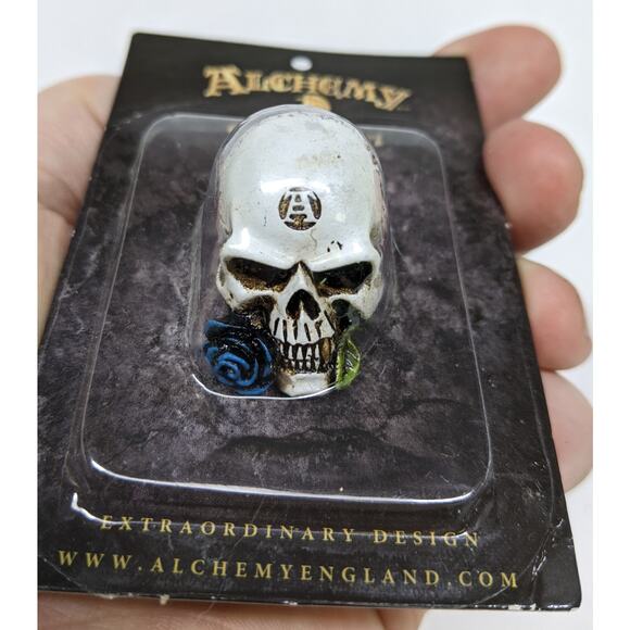 Alchemy Collectible Mini Skull with Rose - 1.5" - England - NEW - Picture 5 of 5